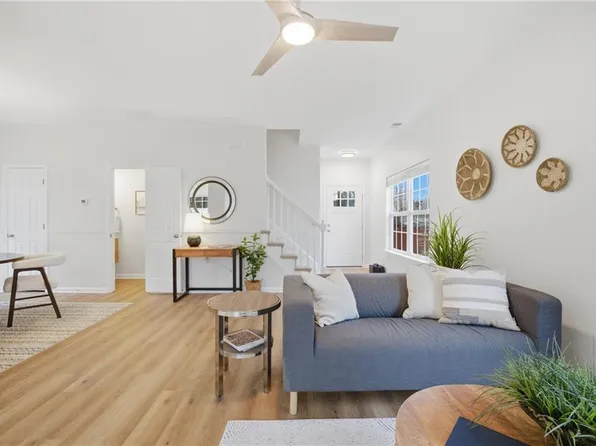 1082 Longstreet Ave #A, Virginia Beach, VA 23451