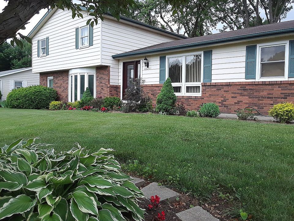 1st image of 60251 Surrey Ln