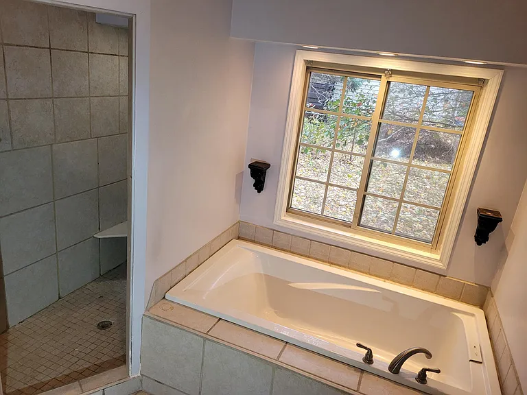 1811 Eastport Dr — Photo 18