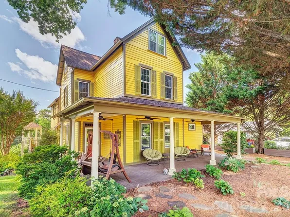 42 Church St, Weaverville, NC 28787
