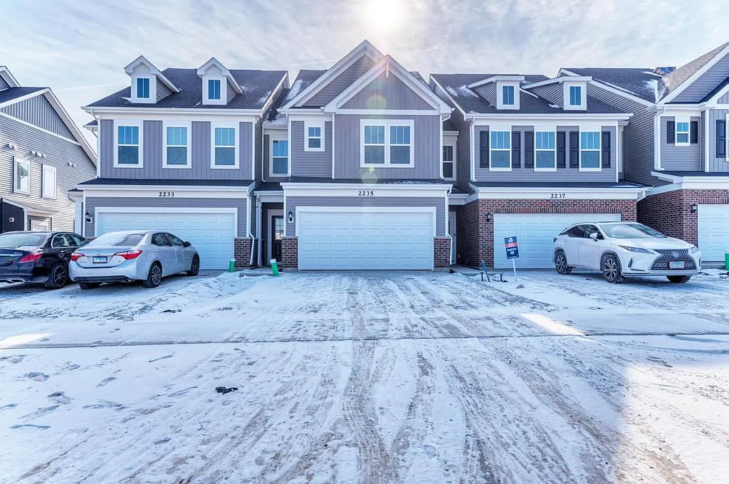 3 bed, 2.5 bath, 1858 sqft, $3,250 — Photo 3
