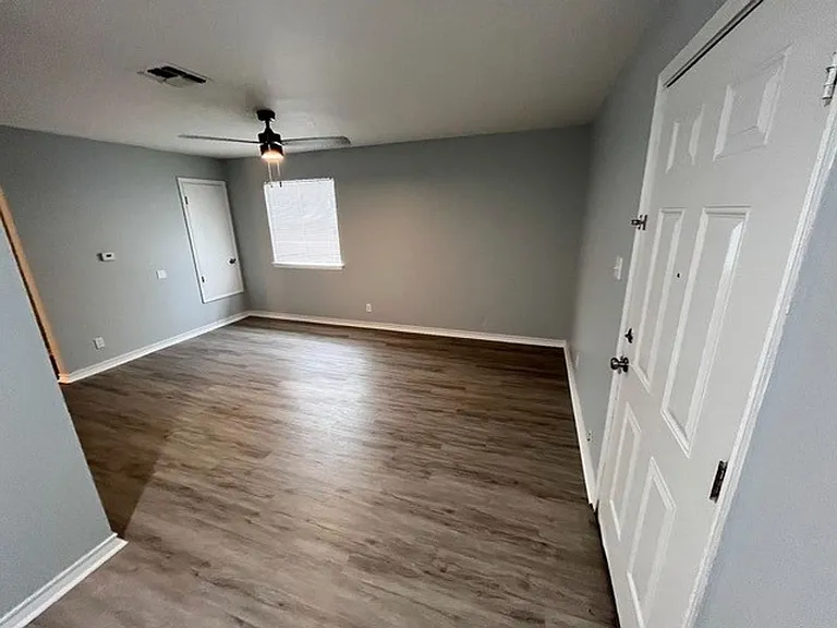 1105 New Laredo Hwy #202 — Photo 2