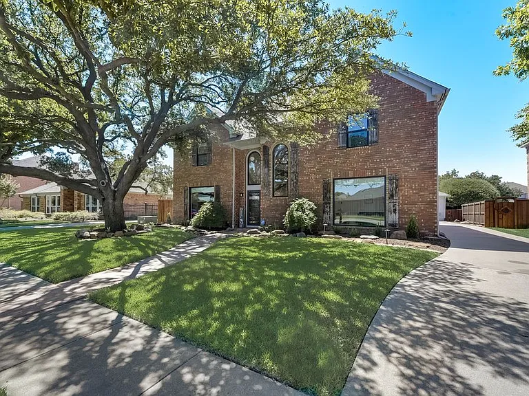 2216 Ridgecrest Trl — Photo 1