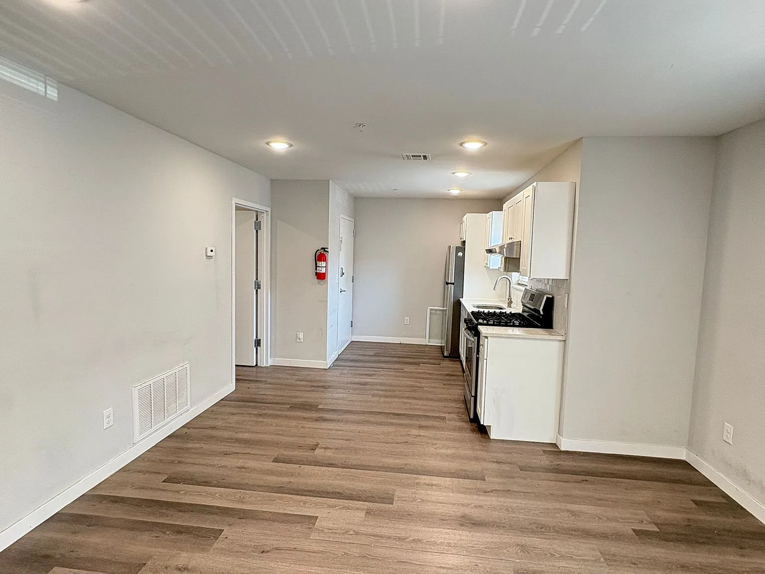 1 bed, $1,718 — Photo 2