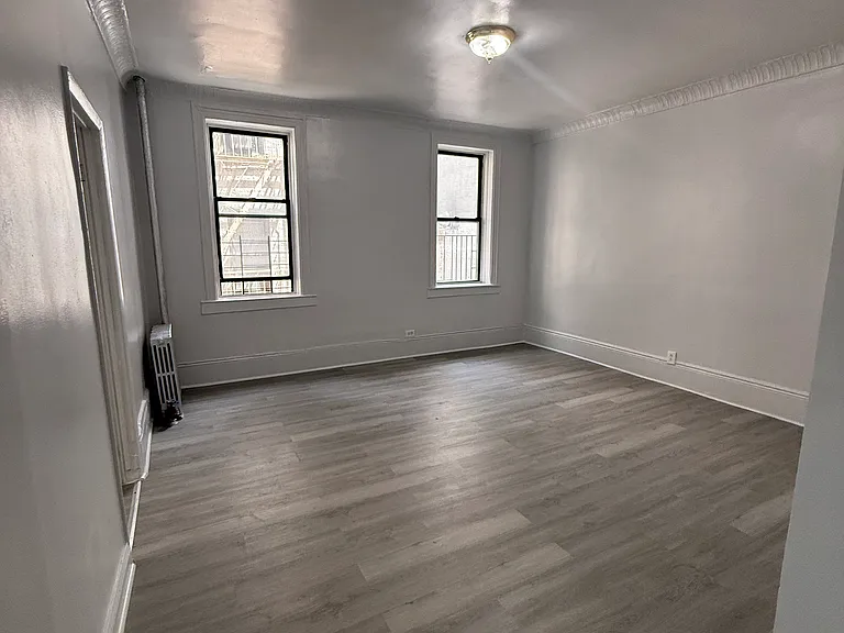 2376 Ryer Ave #1A — Photo 4