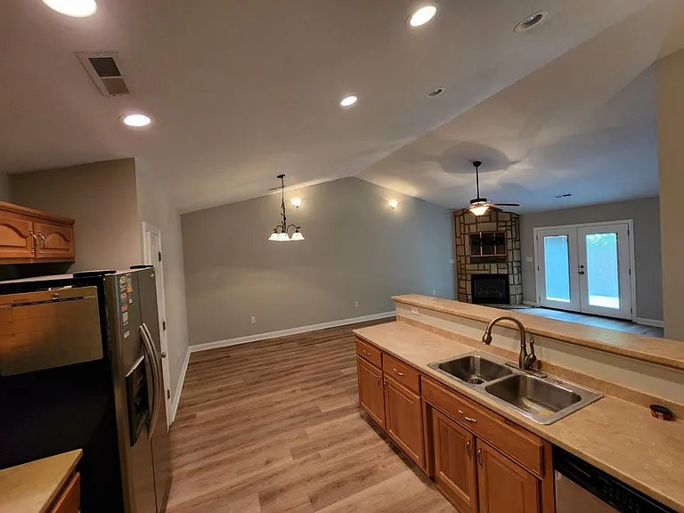 214 Michaels Ct — Photo 4