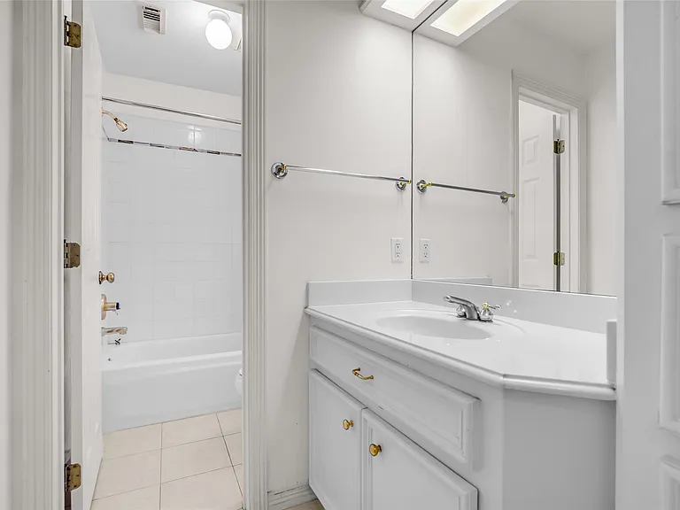 4916 Travis St — Photo 21