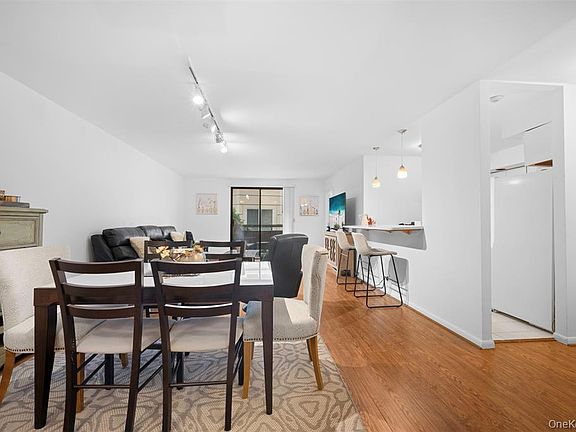 5th image of 141 Great Neck Rd APT 2H