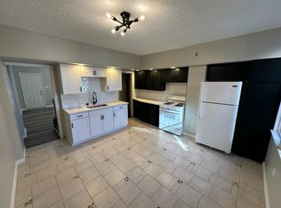 422 Duquesne St, Braddock, PA 15104