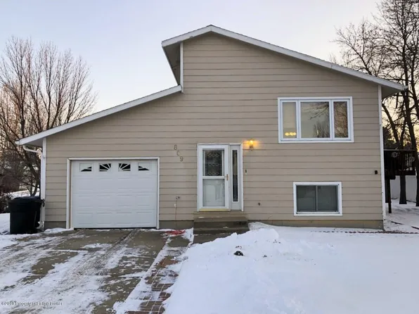 809 24th St W, Dickinson, ND 58601