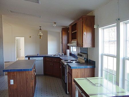 Cozy kitchen/eating area