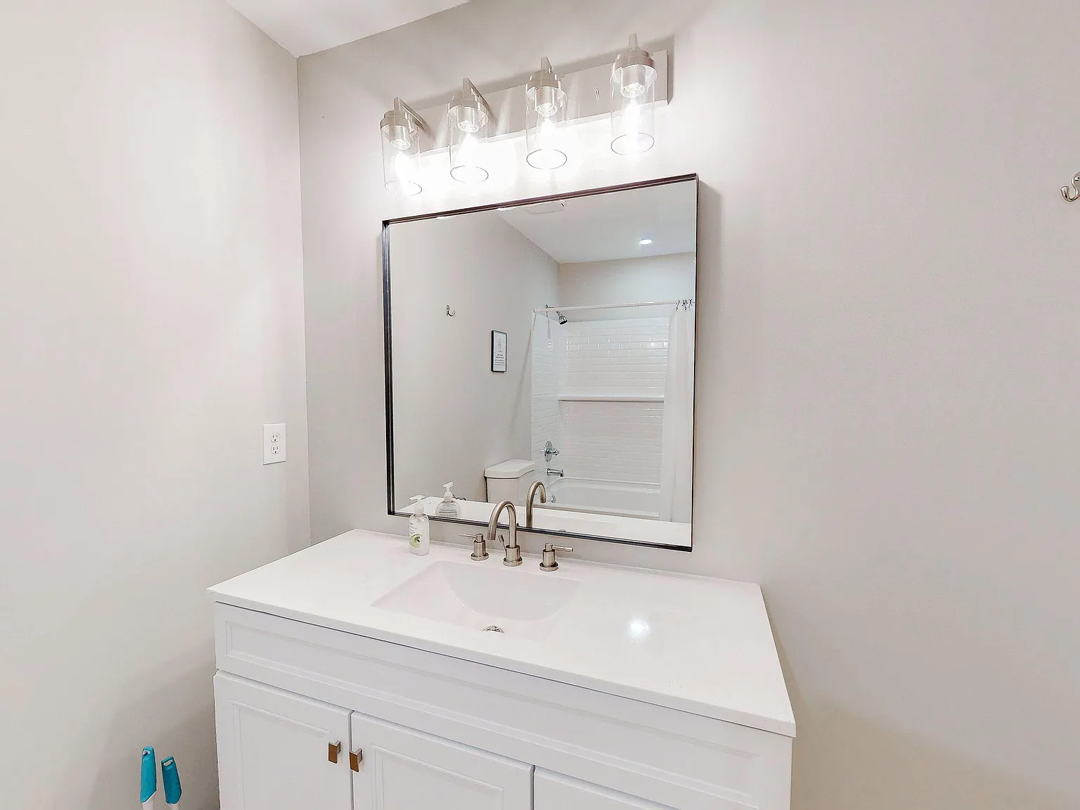 4 bed, 3.0 bath, 2525 sqft, $728 — Photo 4