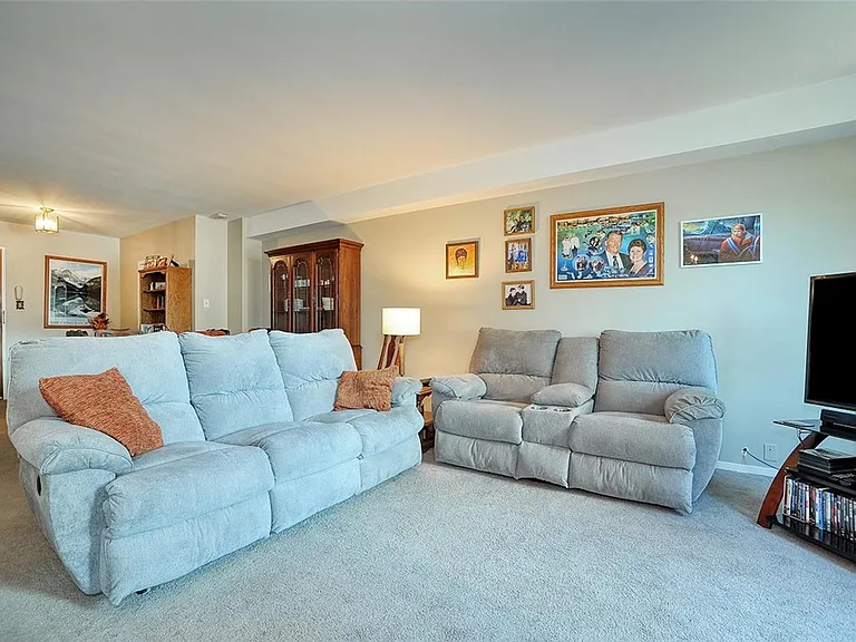 320 Fort Duquesne Blvd #8M — Photo 4