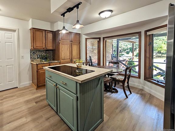 5th image of 5251 Lin Hill Dr