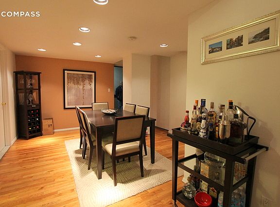 4th image of 320 E 65th St APT 122