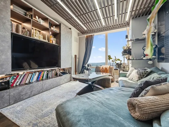 252 South Street image 3 of 13