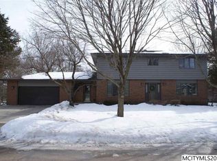 6 Hawthorn Rd, Mason City, IA 50401