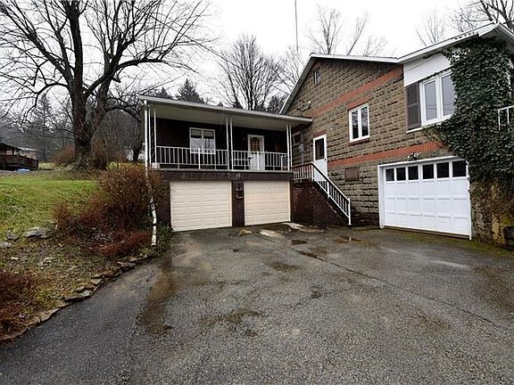 3 Car Garage 3 Bedroom Home on 1/2 Acre