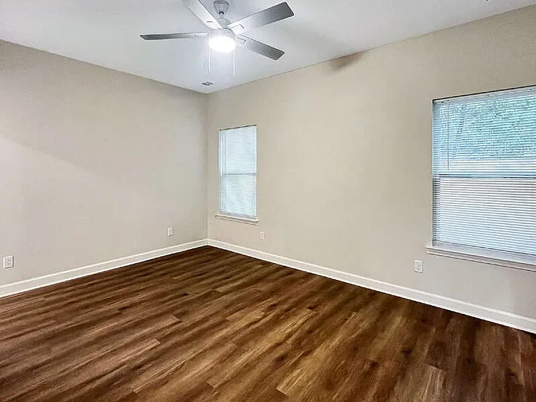 39 Travis St — Photo 17