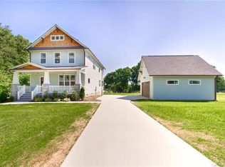 316 Pine Island Dr, Charlotte, NC 28214