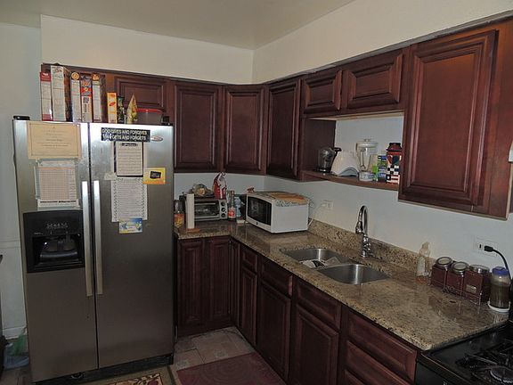 2nd image of 558 Lynn Ct Unit B
