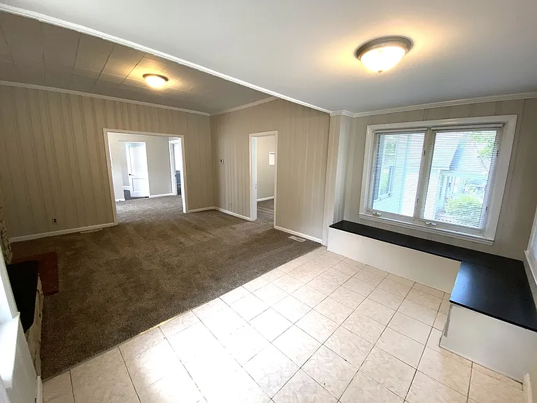 352 Bassett Ave — Photo 2