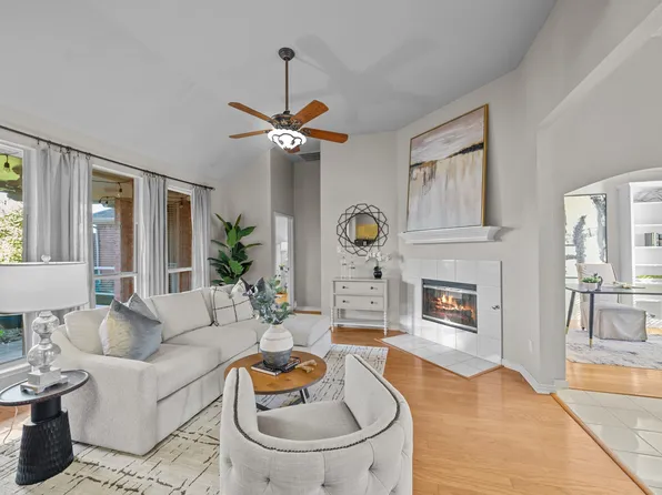 2412 Norwich Dr, Carrollton, TX 75006
