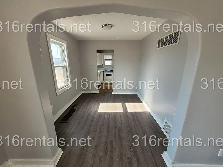 1337 S Fern St — Photo 4