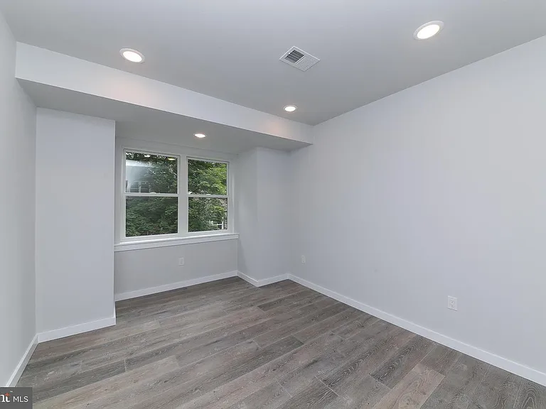 18 W Phil Ellena St #B2 — Photo 9