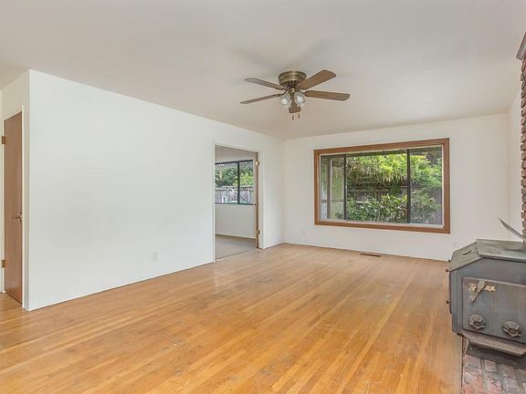 5th image of 710 Orchid Ave