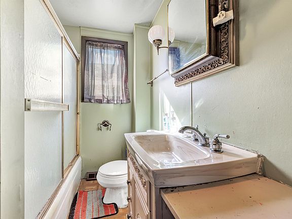 5th image of 1611 Jackson St