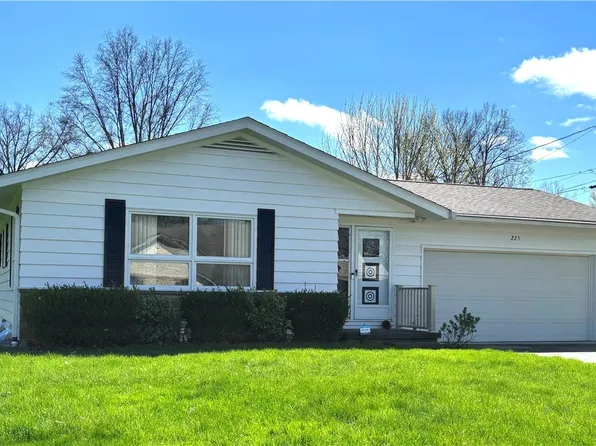 225 6th St, Columbiana, OH 44408
