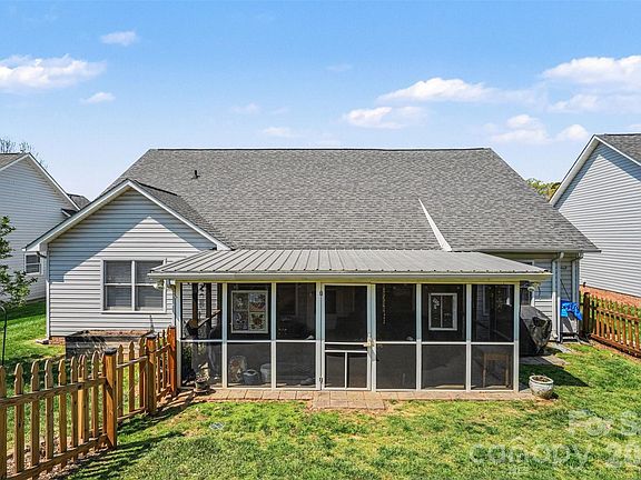 5th image of 118 Hidden Creek Cir
