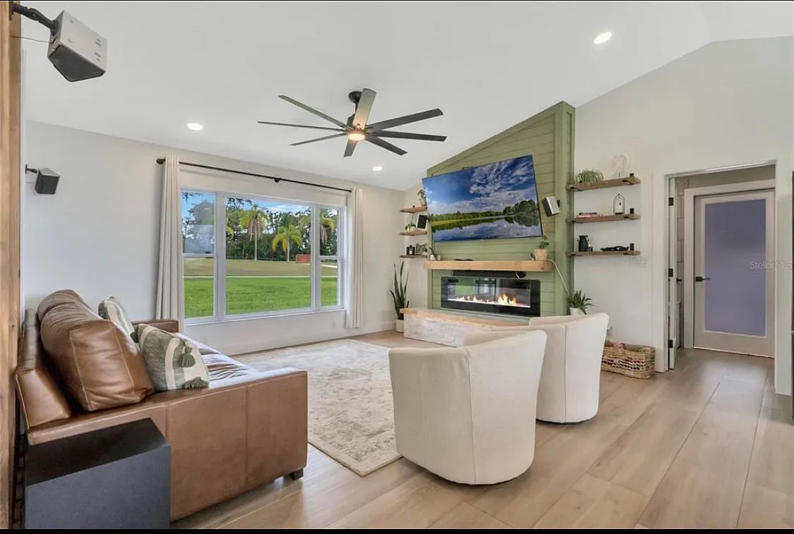 3 bed, 1430 sqft, $2,600 — Photo 2