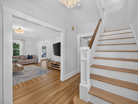 4th image of 232 Wood Road