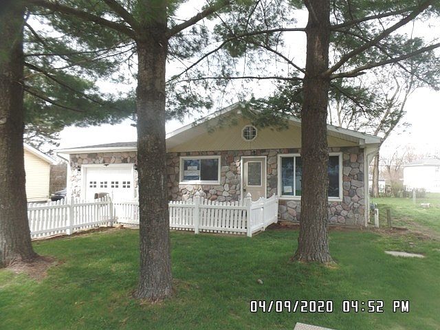 1st image of 872 Hiawatha Dr