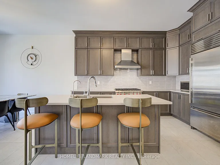 35 Red Giant St #MAIN 2ND FLOOR — Photo 18