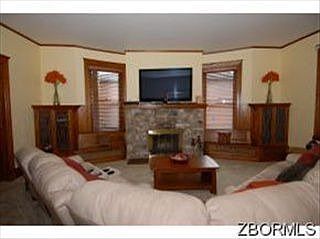 2nd image of 621 Convers Ave