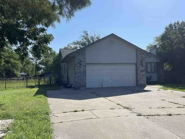416 N Sioux Ct, Kechi, KS 67067