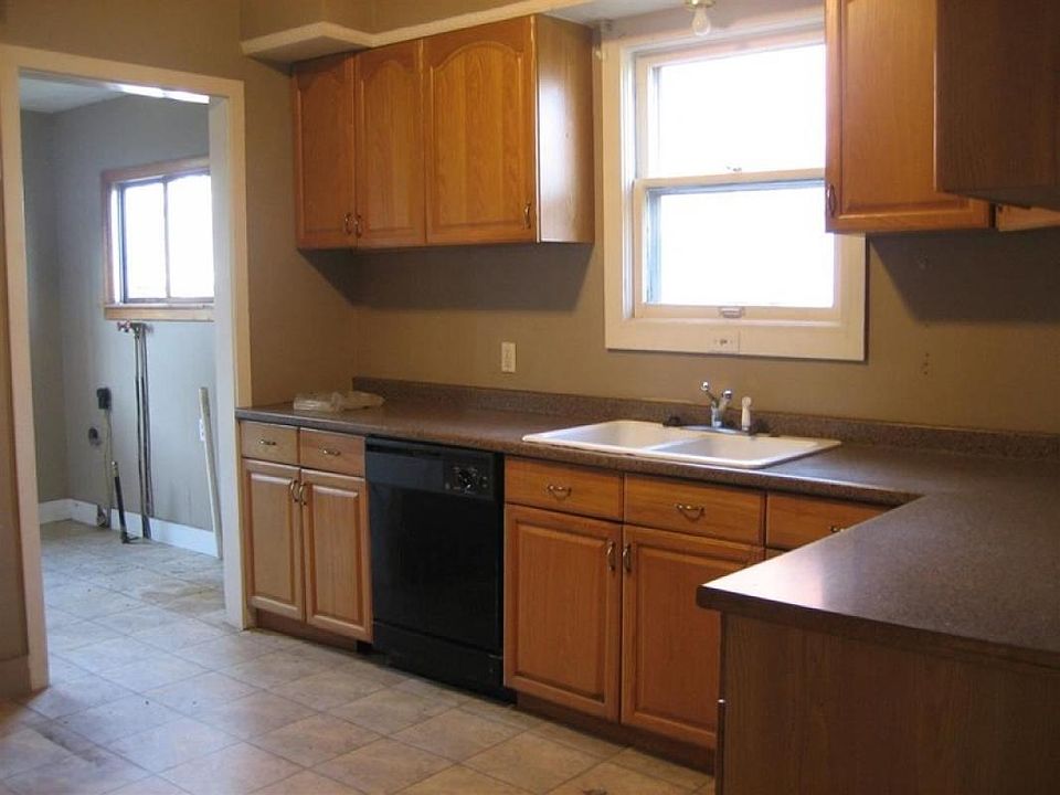2nd image of 415 Englewood Ct