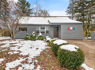201 Orchard Dr W, North Syracuse, NY 13212