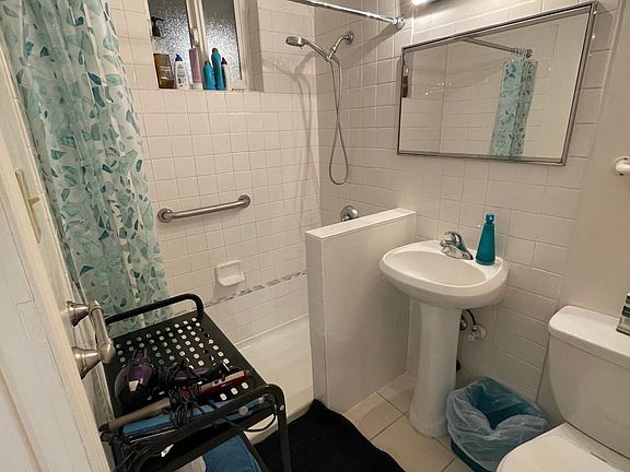 2nd image of 610 23rd St #7