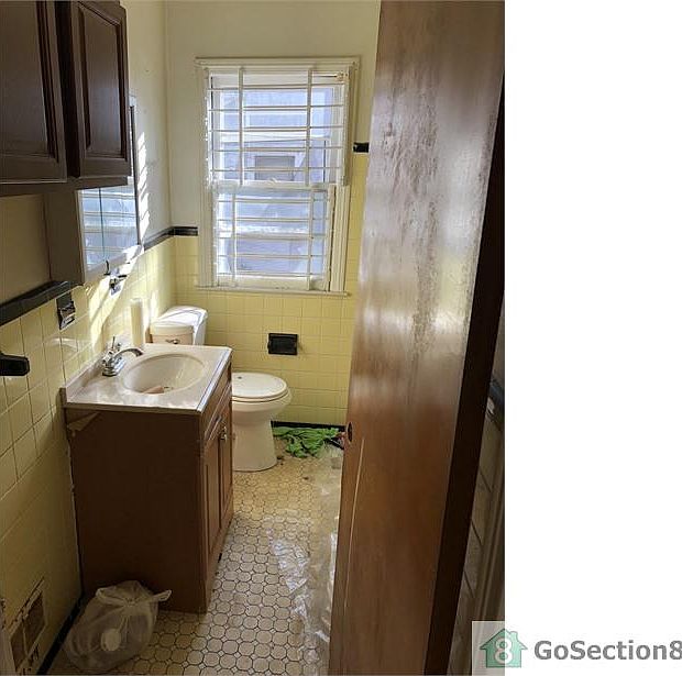2nd image of 17444 Salem St