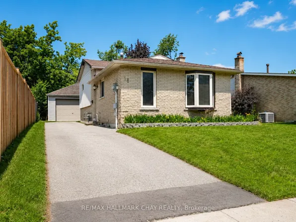 16 Austen Ln, Barrie, ON L4N 4V1