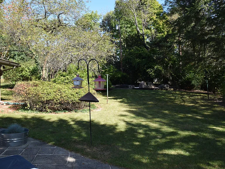 301 Homan Ave — Photo 40