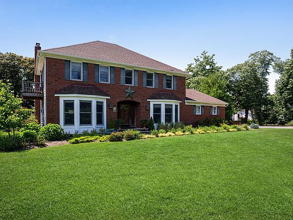 2nd image of 8 Crestview Ct