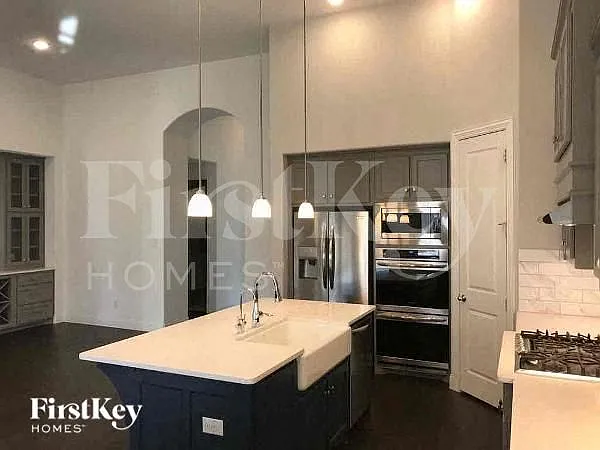 816 Hollett Ct — Photo 5