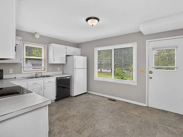 3439 SE 20th St — Photo 2