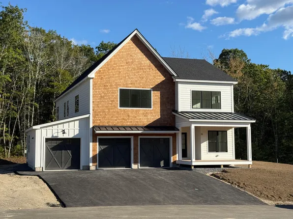 25 Hidden Hills Drive, Falmouth, ME 04105