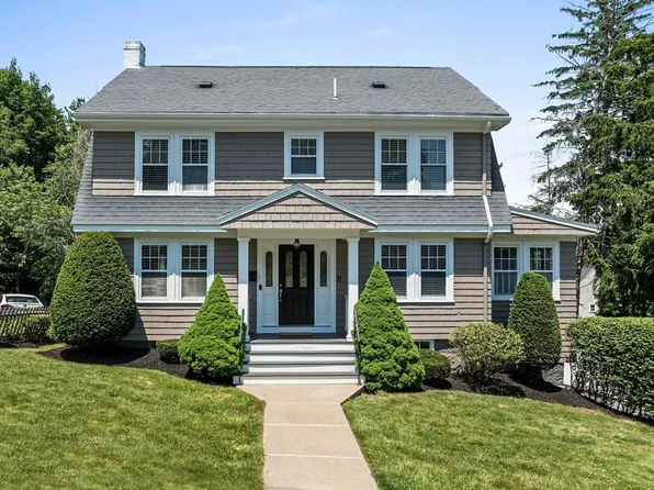 31 Summit Ave, Quincy, MA 02170